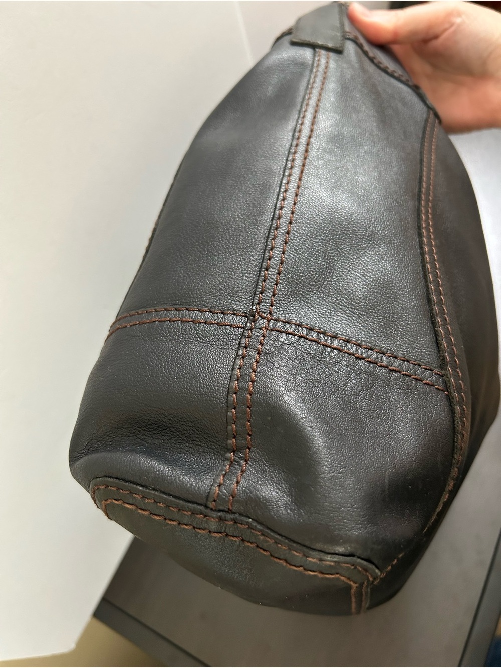 Lucky Brand - Large Black Leather Drawstring Hobo Shoulder Bag - Picture 5 of 16